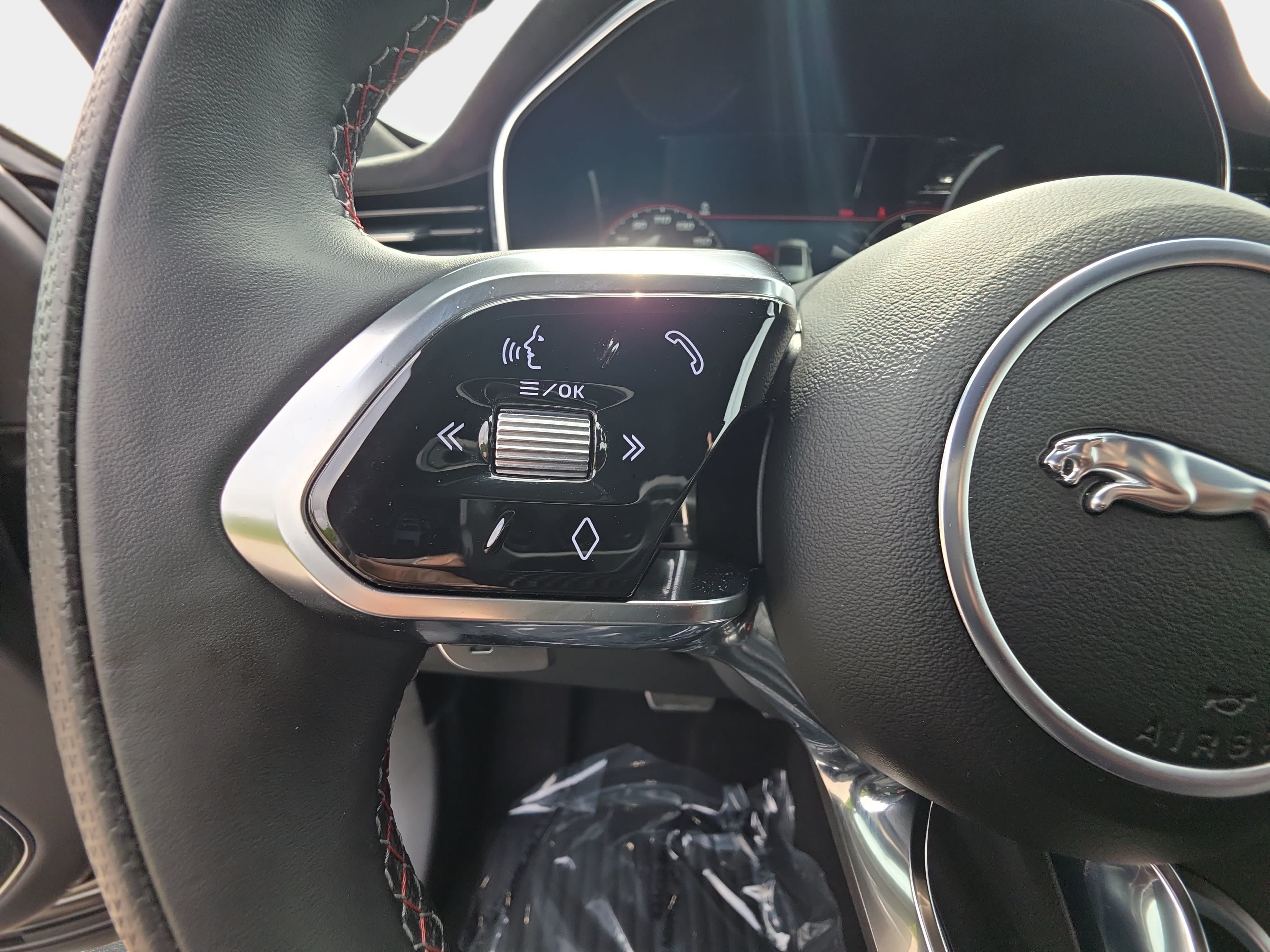 Certified 2022 Jaguar F-PACE SVR AWD/4WD image 17