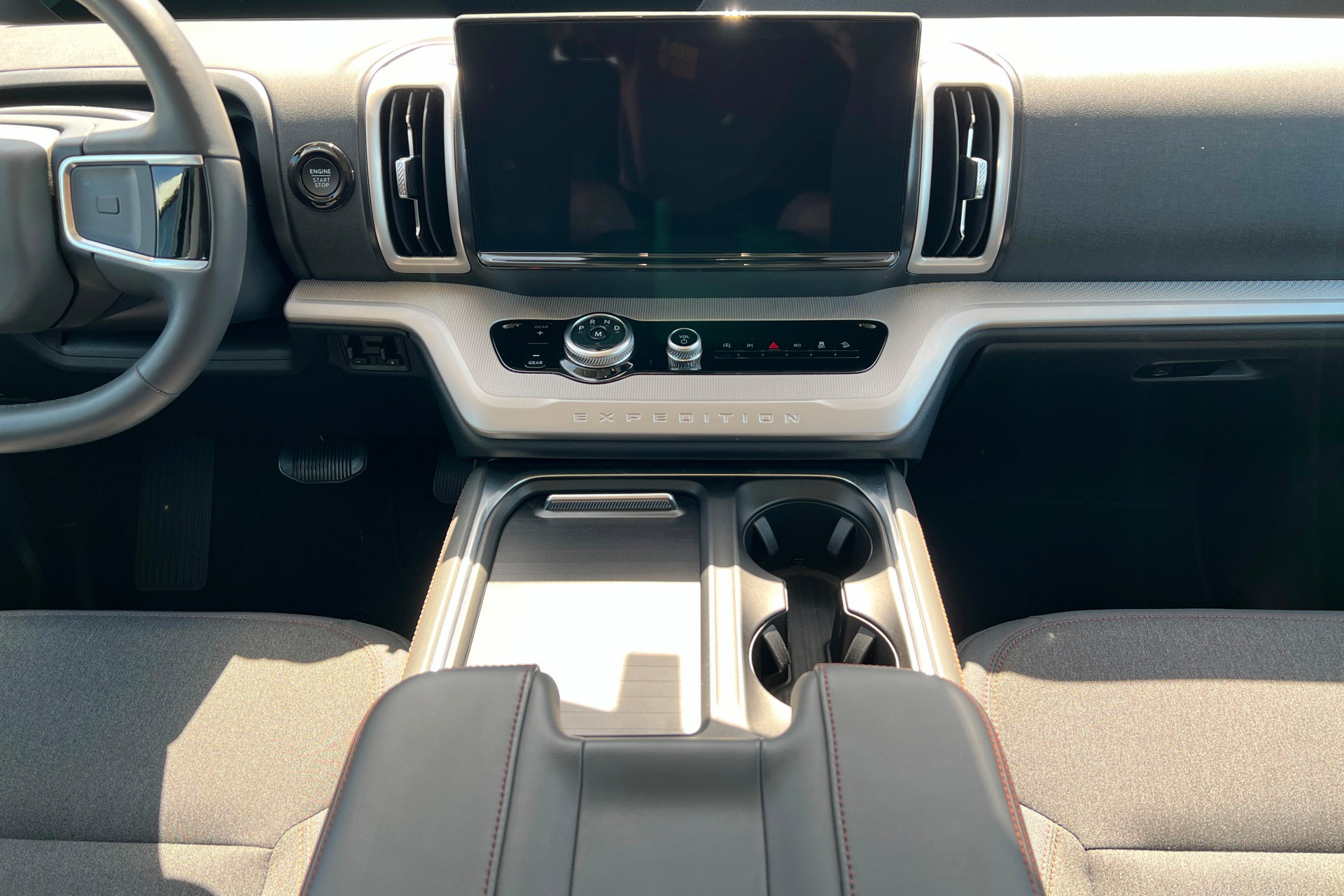 Used 2025 Ford Expedition Active AWD/4WD image 14