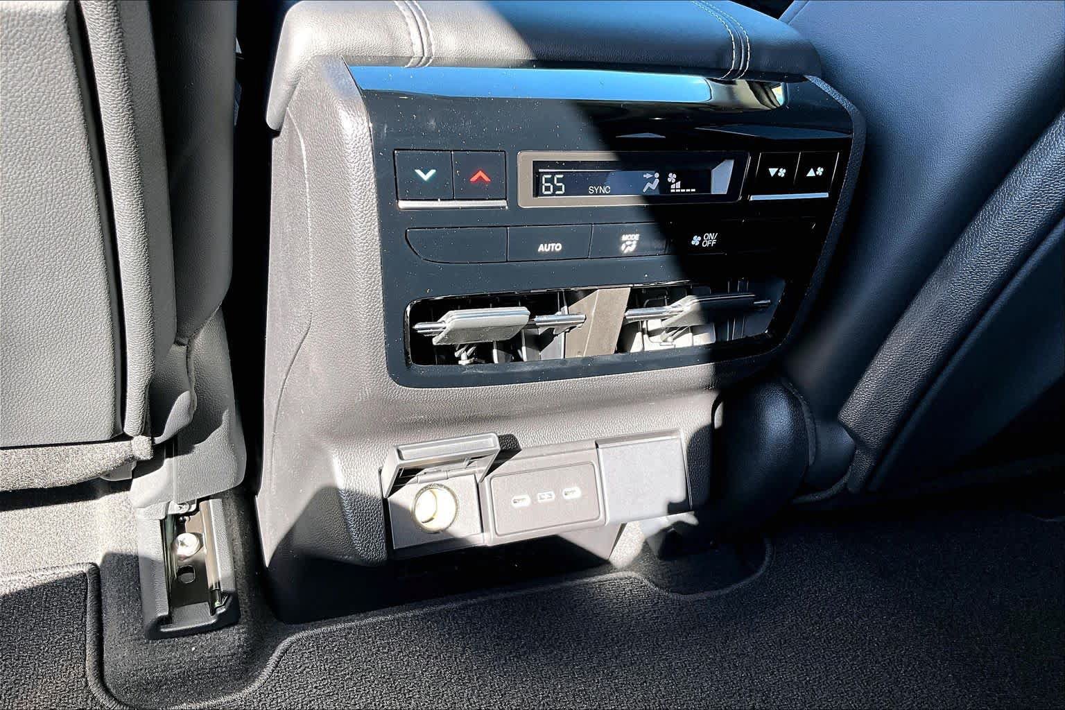 Certified 2026 Acura MDX w/ Technology Package FWD image 18