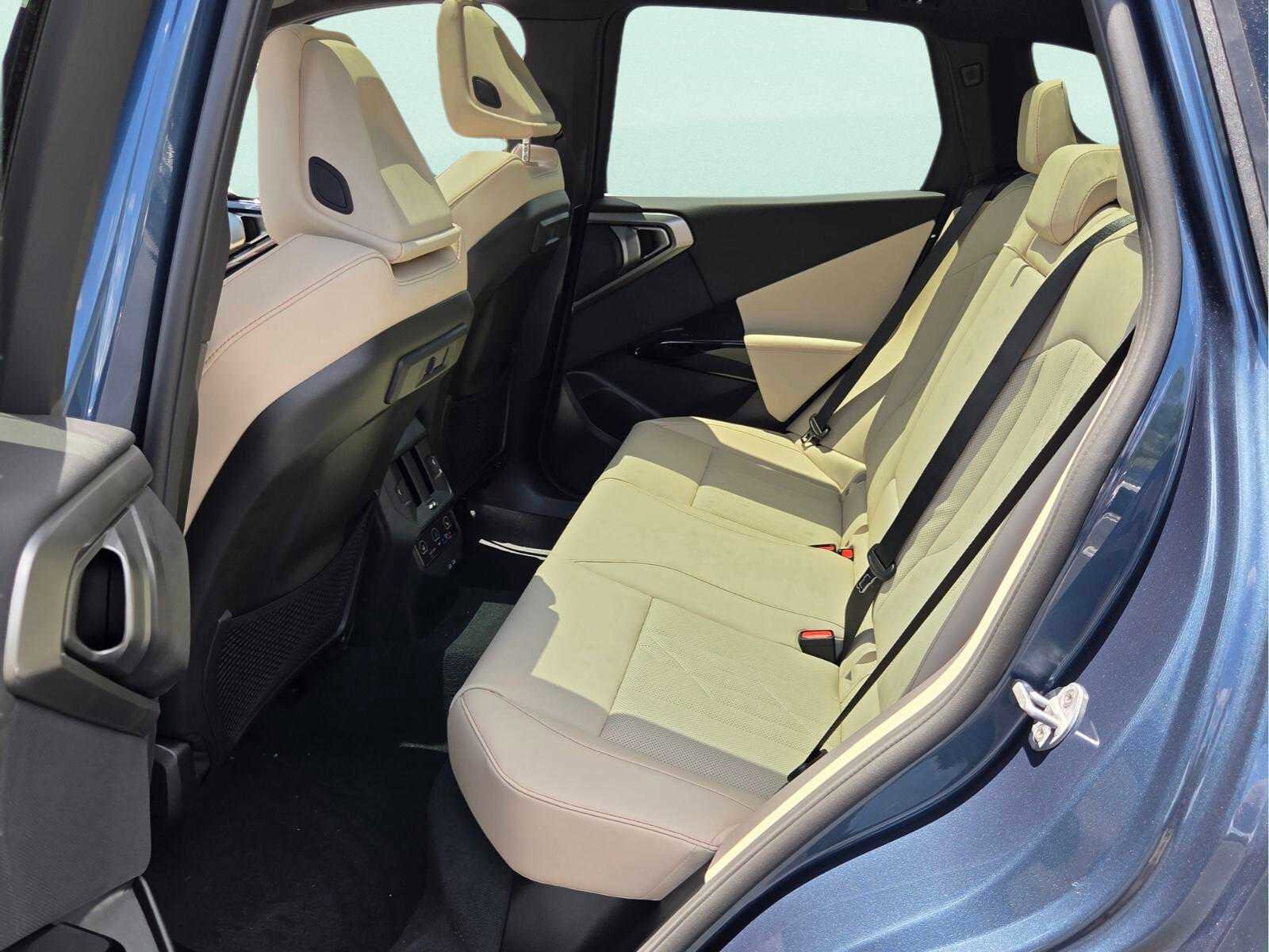 New 2026 BMW X3 xDrive30 w/ Premium Package AWD/4WD image 10