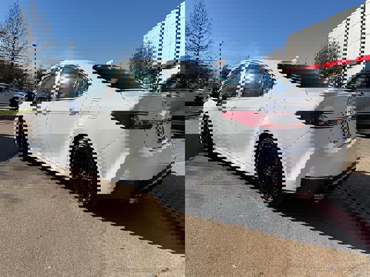 Used 2025 Toyota Camry SE image 8