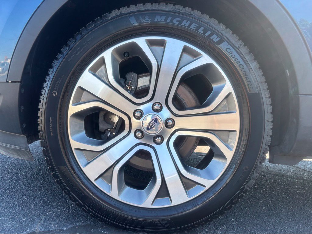 Used 2019 Ford Explorer Limited w/ Limited Luxury Package FWD image 15