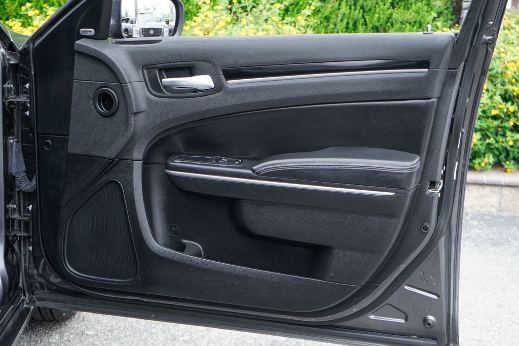 Used 2019 Chrysler 300 S image 37