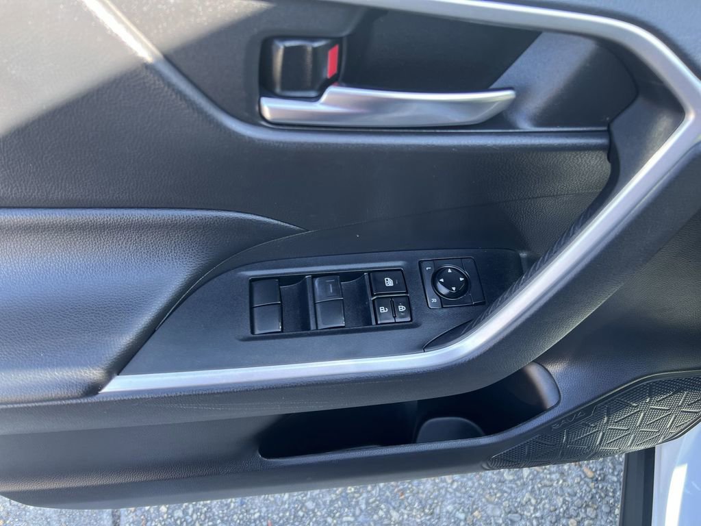 Used 2021 Toyota RAV4 XLE image 14