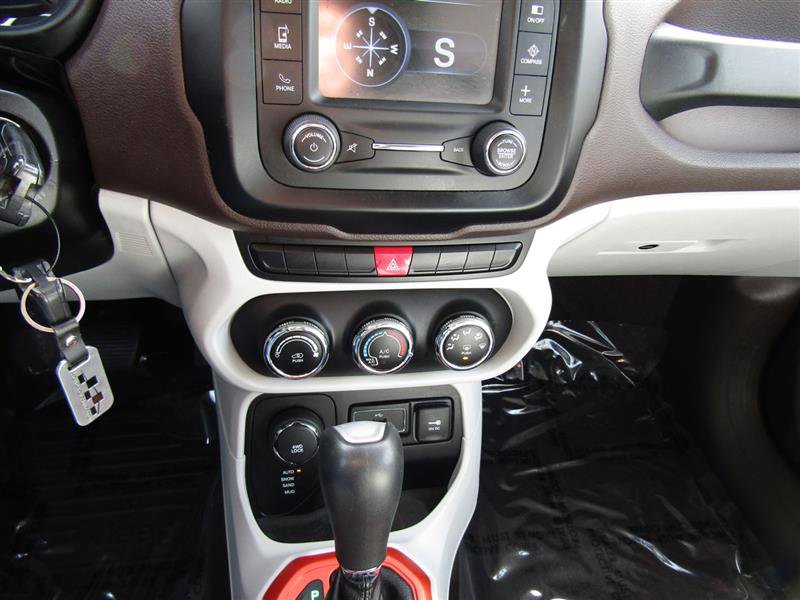 Used 2015 Jeep Renegade Latitude image 20