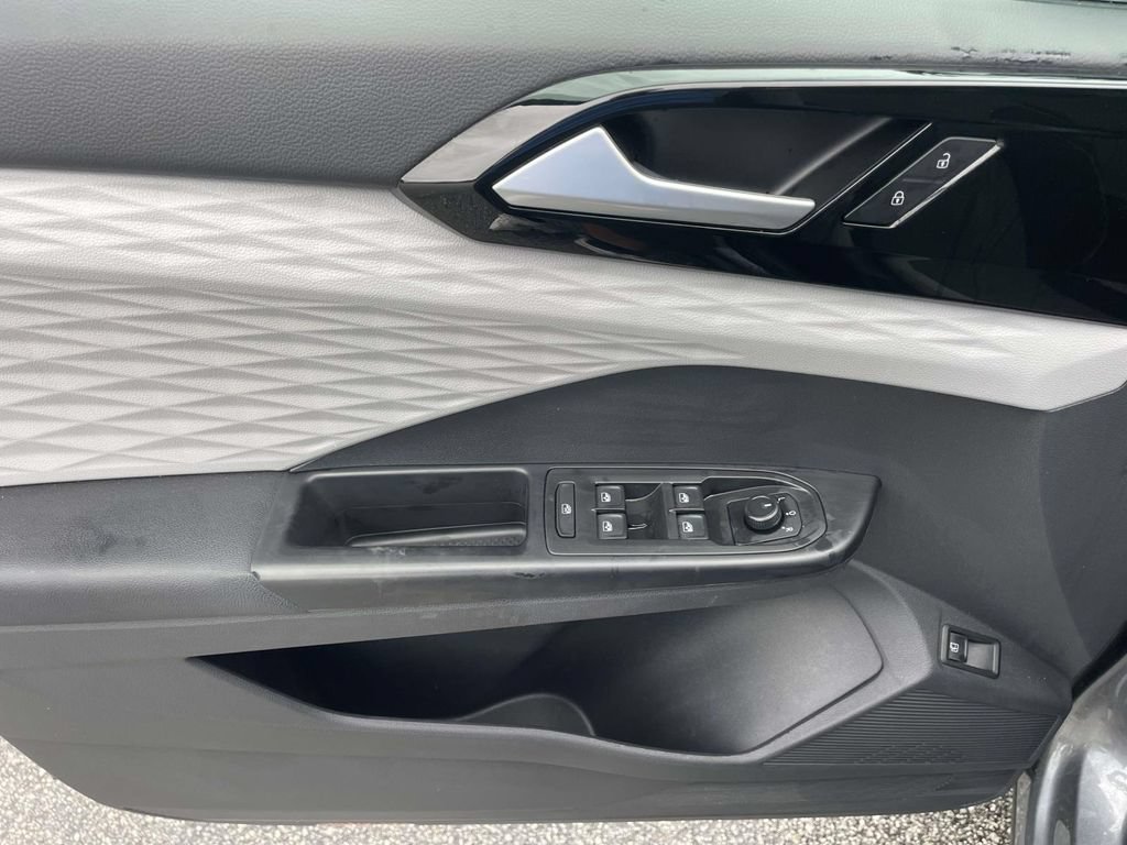 Certified 2023 Volkswagen Taos S FWD image 19