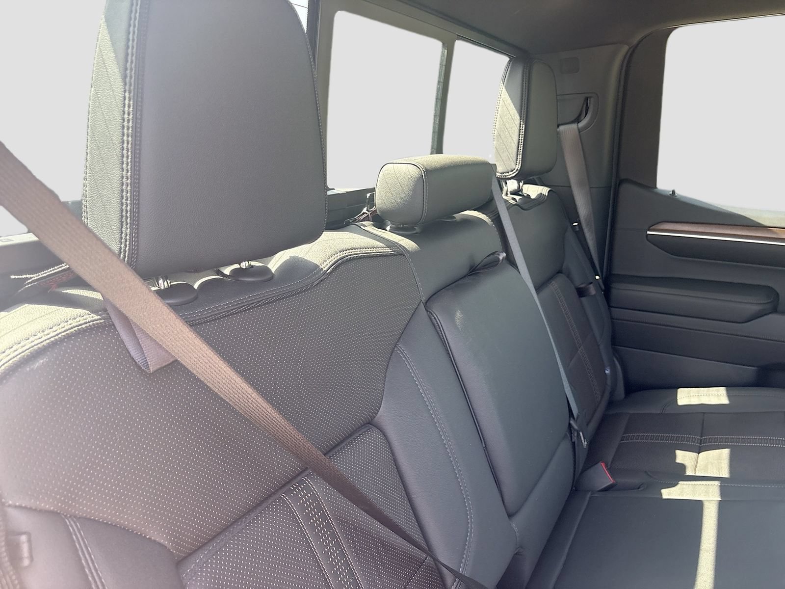 Used 2024 Chevrolet Silverado 1500 High Country w/ Technology Package AWD/4WD image 28
