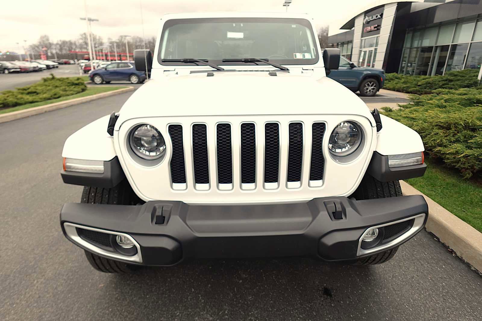 Used 2023 Jeep Wrangler Sahara w/ LED Lighting Group AWD/4WD image 8