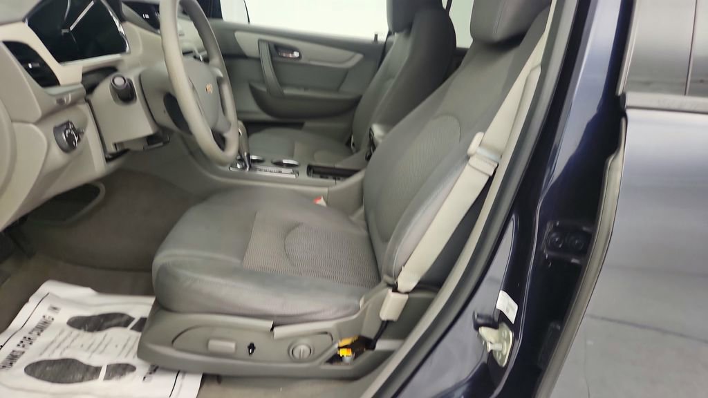 Used 2015 Chevrolet Traverse LS FWD image 16