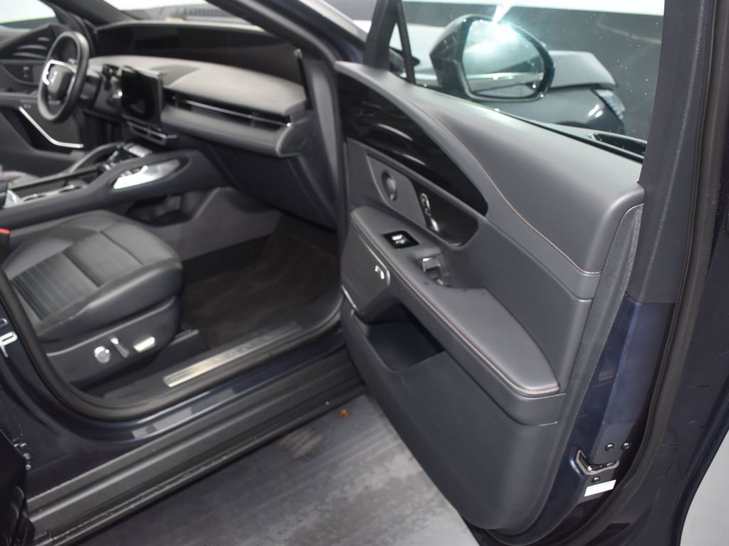 Used 2024 Lincoln Nautilus Reserve w/ Equipment Group 202A image 17