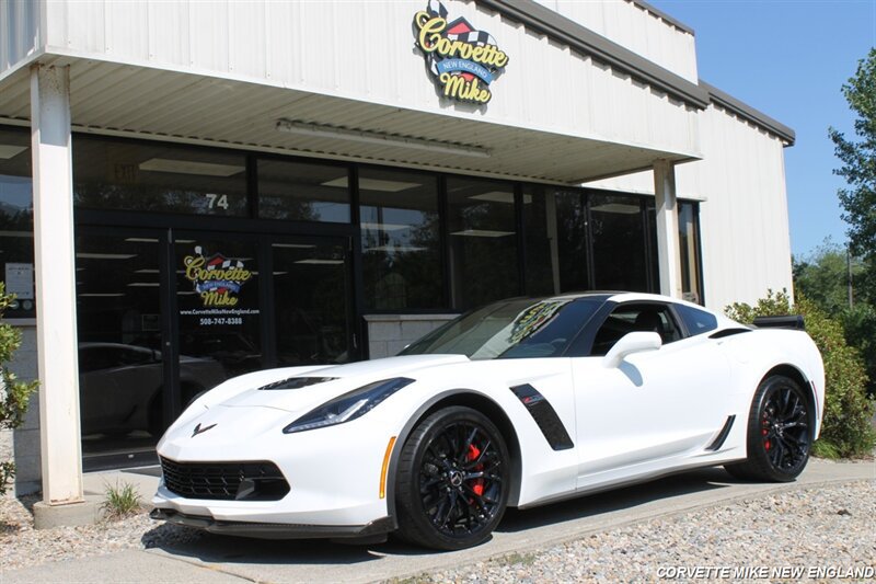 Used 2015 Chevrolet Corvette Z06 w/ 3LZ Preferred Equipment Group RWD image 1