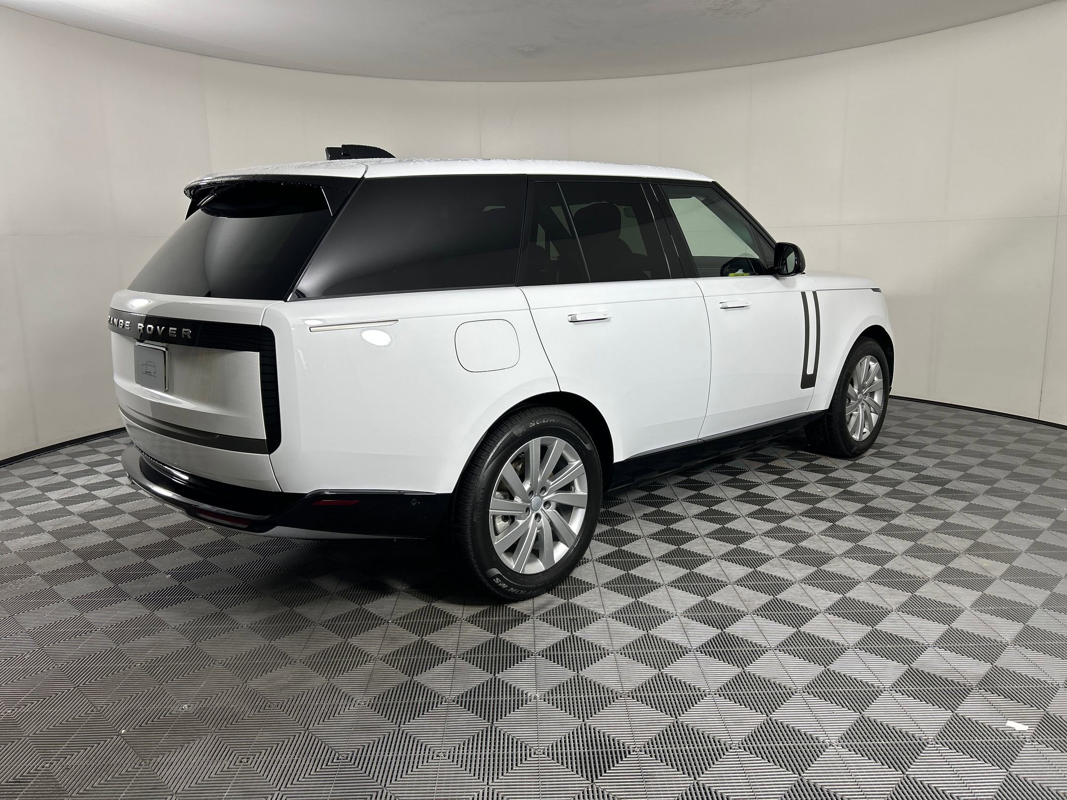 New 2025 Land Rover Range Rover SE image 7