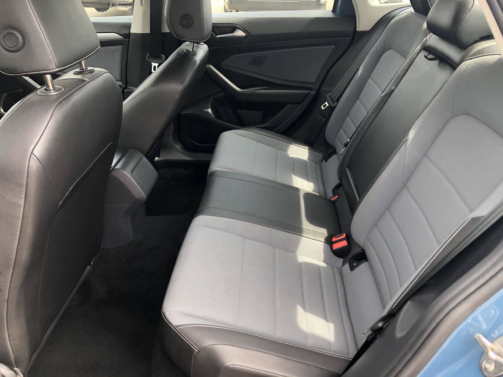 Used 2025 Volkswagen Jetta SE FWD image 13
