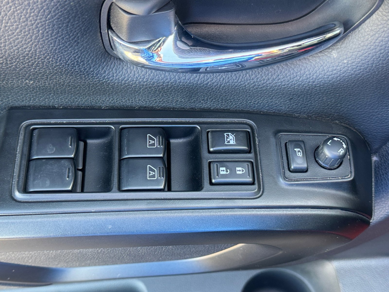 Used 2024 Nissan Titan PRO-4X w/ Pro-4x Convenience Package AWD/4WD image 17