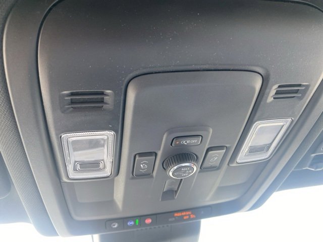 New 2025 Chevrolet Suburban Premier image 25