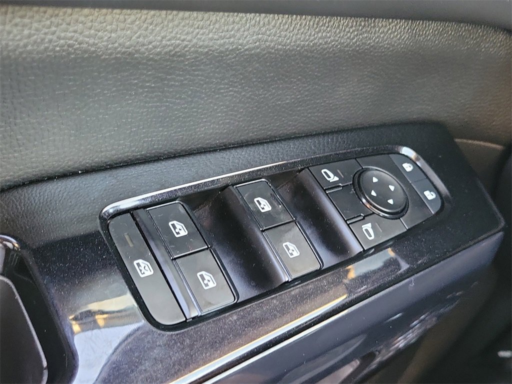 Used 2022 Nissan Pathfinder SV image 13