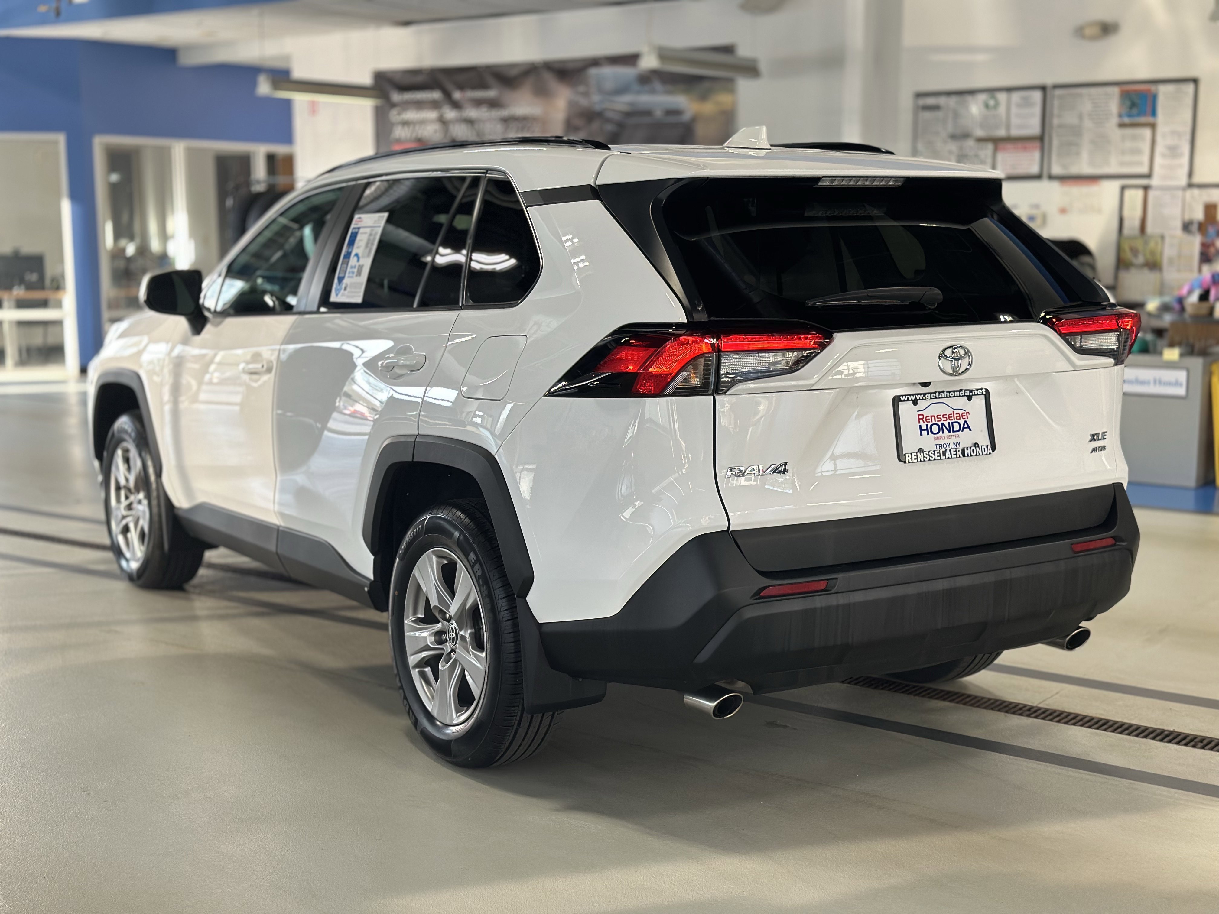 Used 2023 Toyota RAV4 XLE w/ Convenience Package AWD/4WD image 6