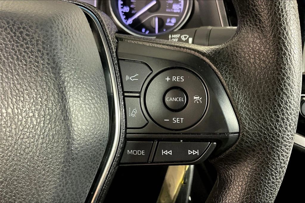 Used 2019 Toyota Camry LE image 28