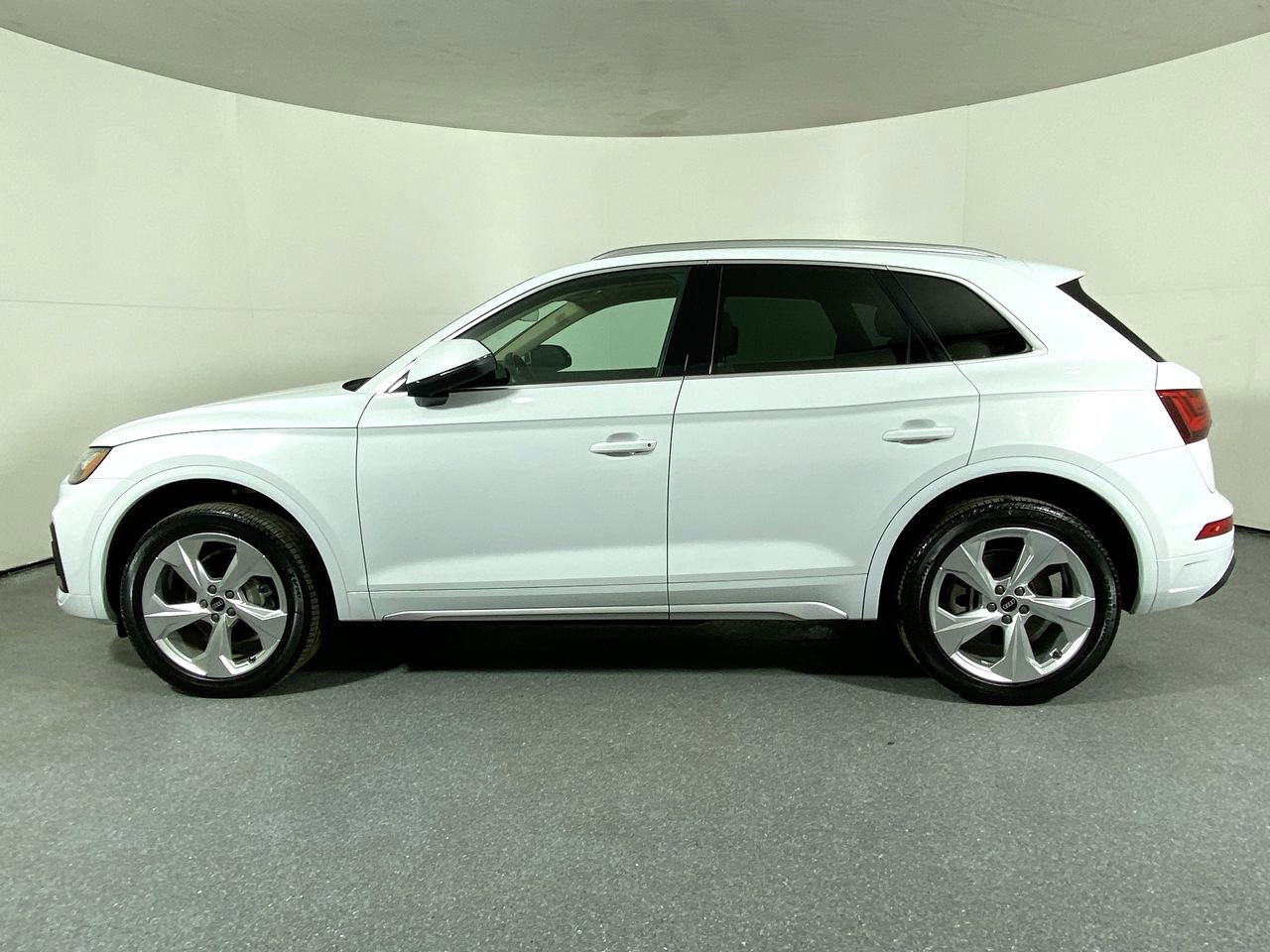 Used 2021 Audi Q5 Premium Plus w/ Premium Plus Package AWD/4WD image 30