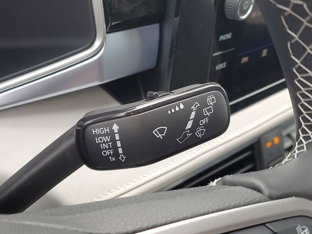 New 2025 Volkswagen Taos SE image 18