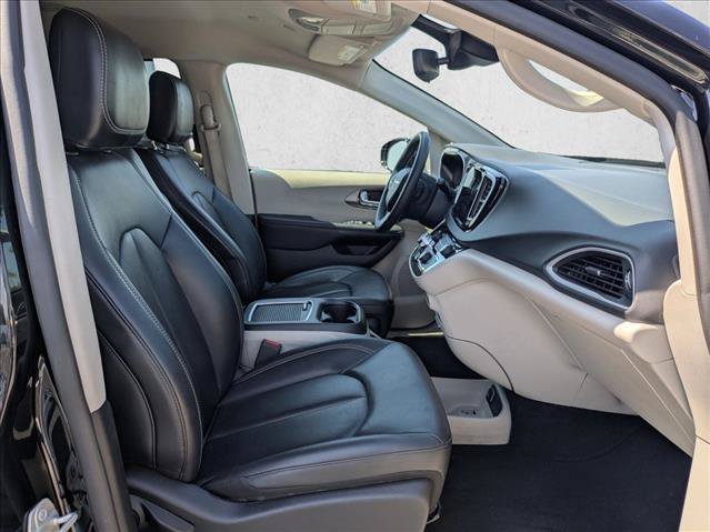 Used 2024 Chrysler Pacifica Touring-L FWD image 20