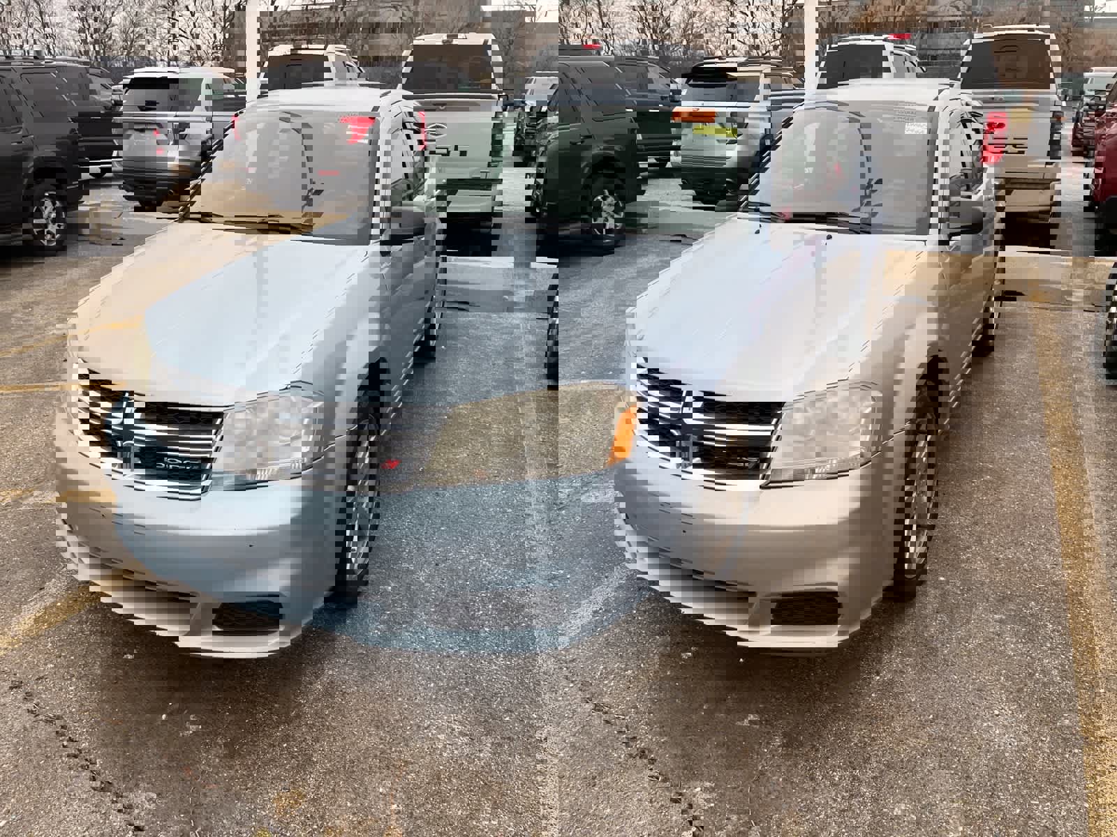 Used 2013 Dodge Avenger SE image 2