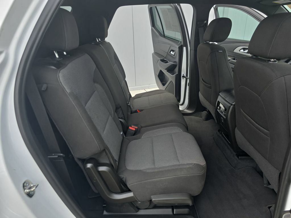 Used 2023 Chevrolet Traverse LT FWD image 17