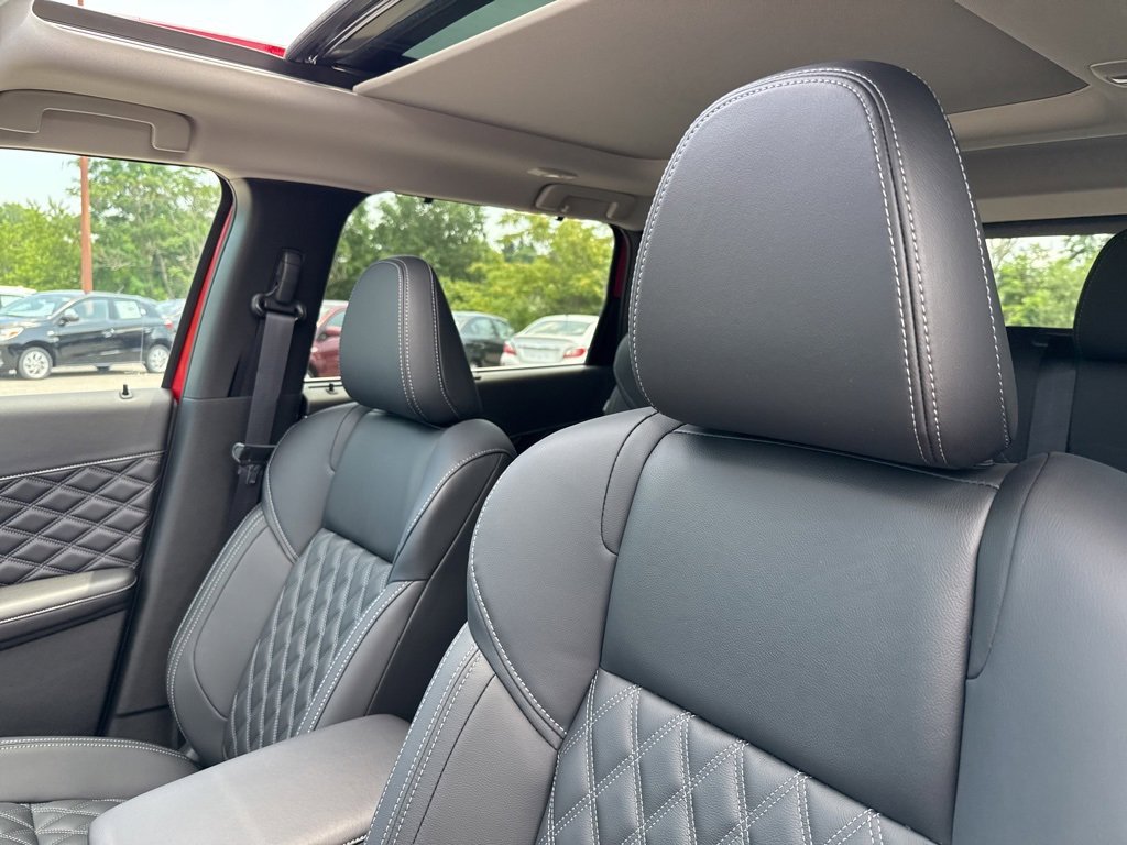 New 2025 Mitsubishi Outlander SEL image 28