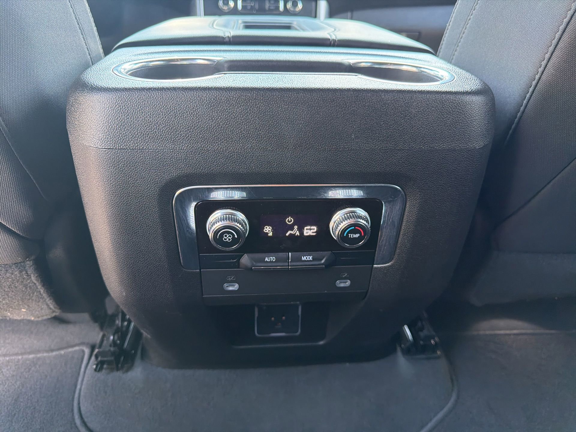 Used 2023 GMC Yukon SLE w/ Gmc Pro Safety Plus Package RWD image 23