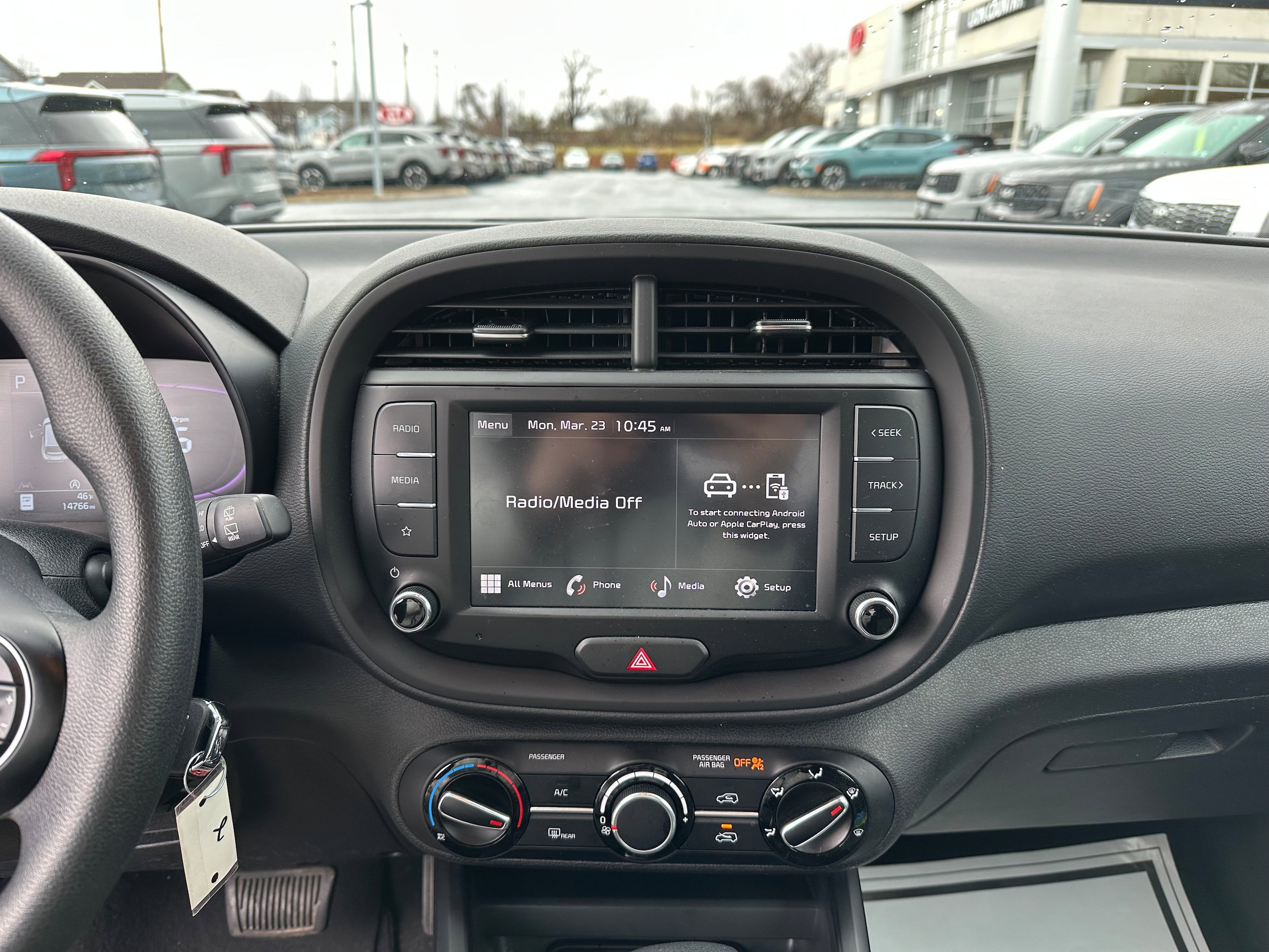 Used 2023 Kia Soul LX image 28