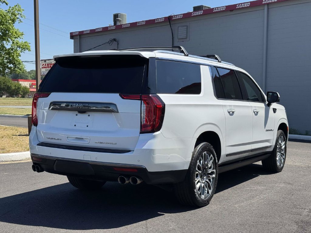 Used 2023 GMC Yukon XL Denali Ultimate AWD/4WD image 23