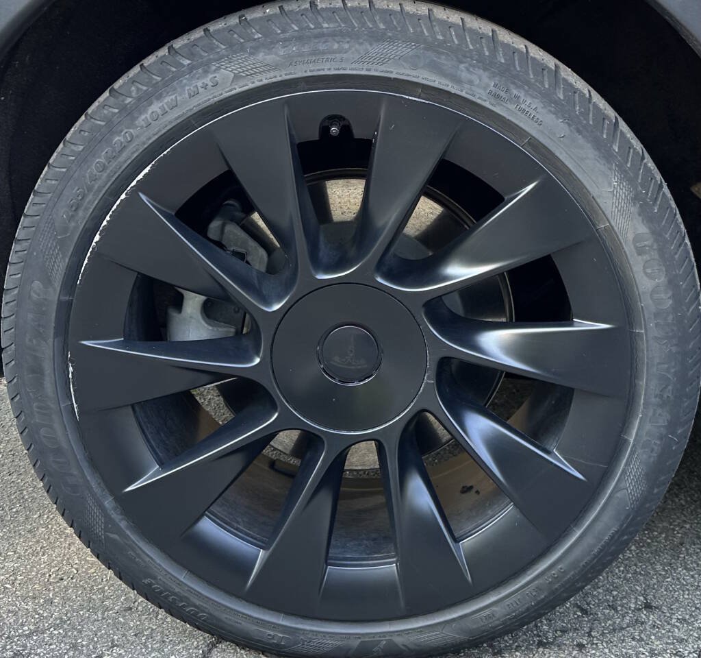 Used 2021 Tesla Model Y Long Range AWD/4WD image 11