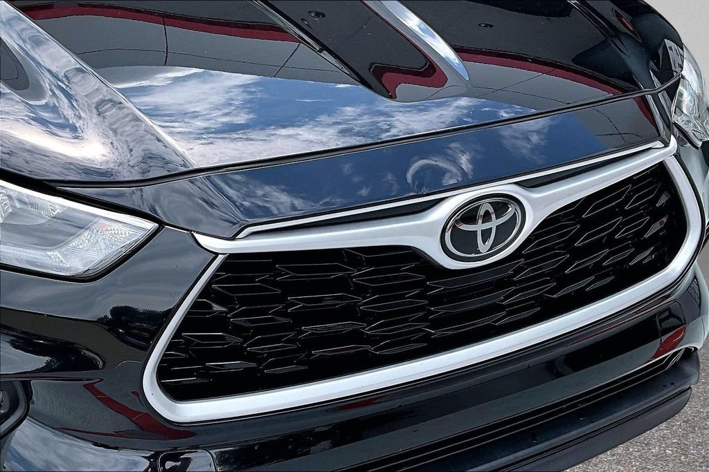 Certified 2020 Toyota Highlander XLE FWD image 37