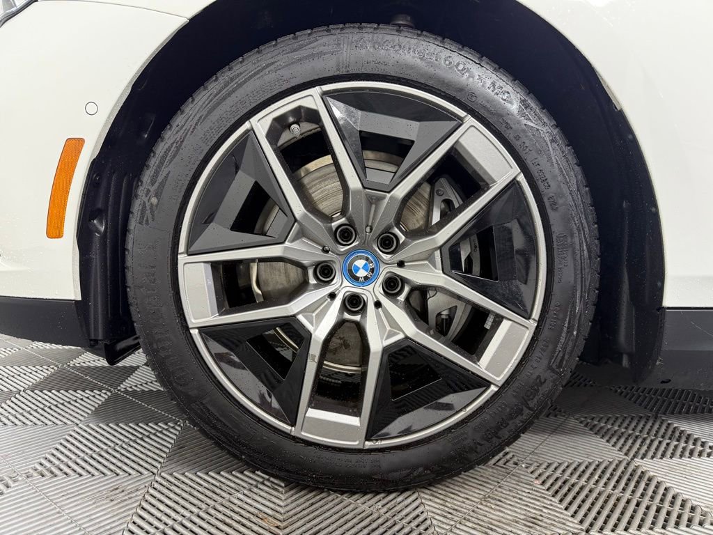 Used 2025 BMW i5 xDrive40 w/ M Sport Package image 9