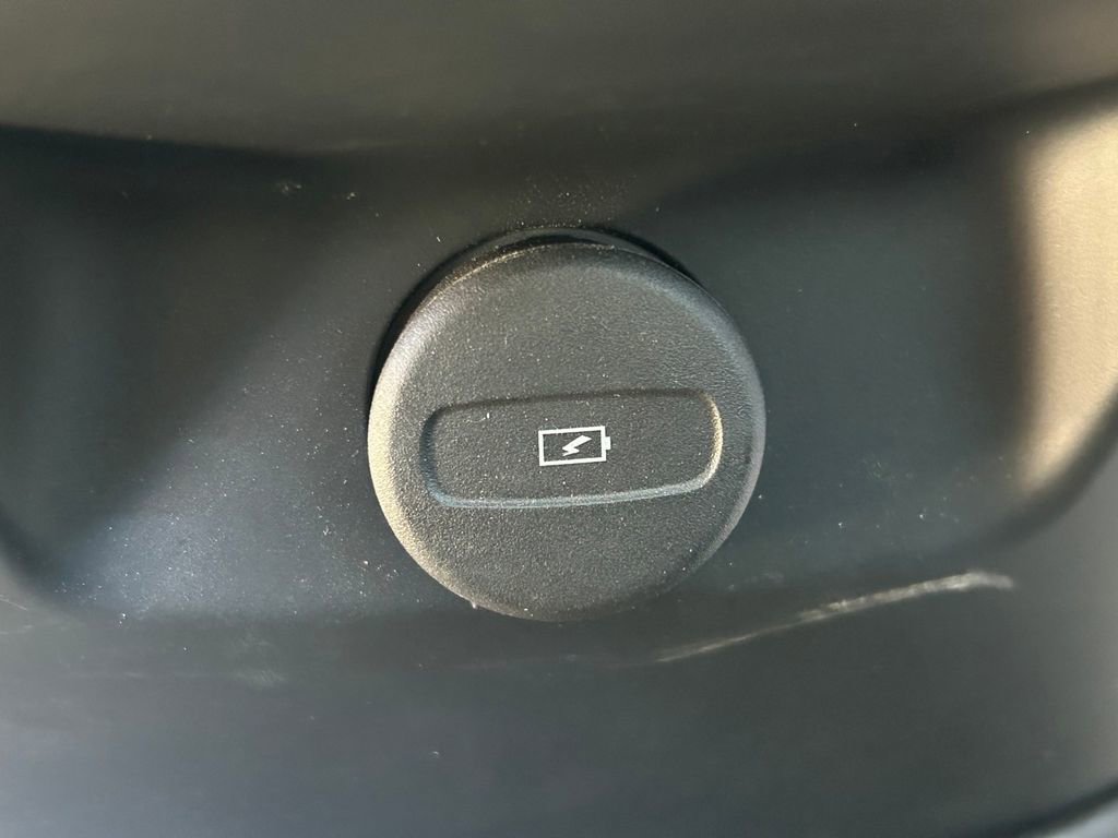 Used 2023 Volvo XC60 B5 Plus w/ Climate Package image 23