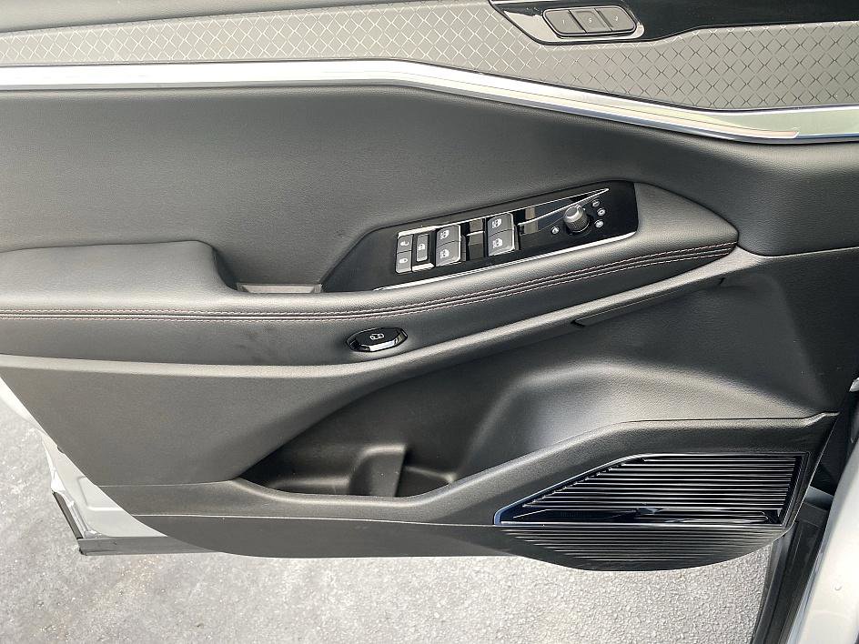 Used 2025 Jeep Wagoneer S Limited image 9