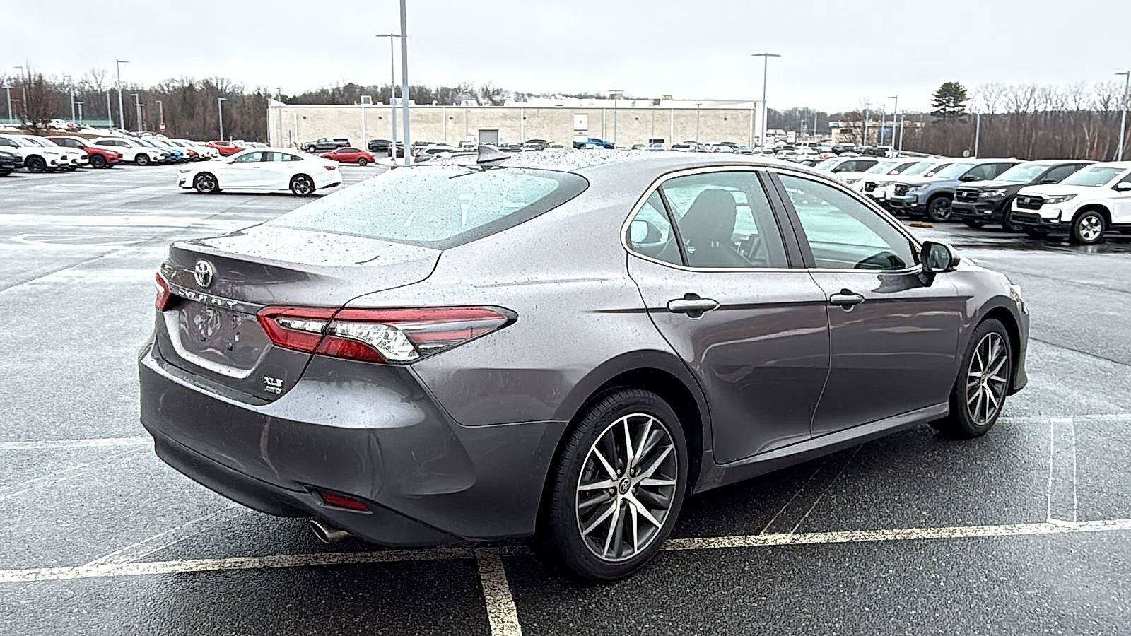 Used 2022 Toyota Camry XLE AWD/4WD image 6