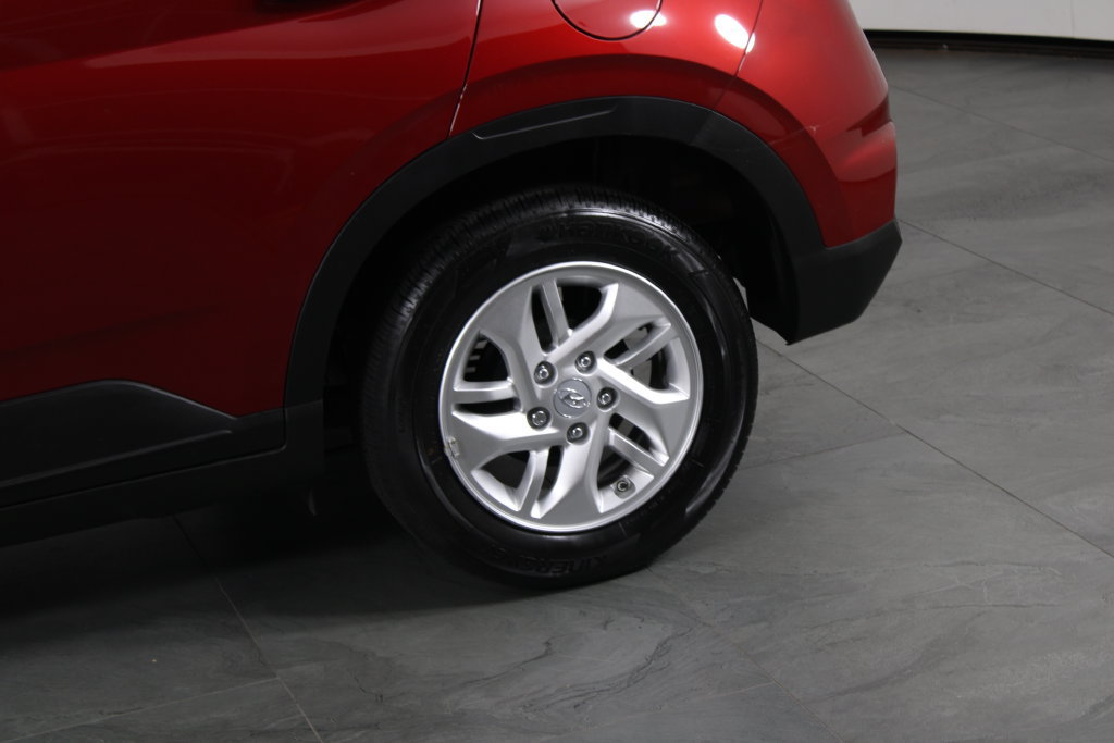 Certified 2025 Hyundai Venue SE FWD image 15