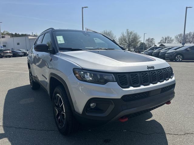 Used 2024 Jeep Compass Trailhawk AWD/4WD image 7