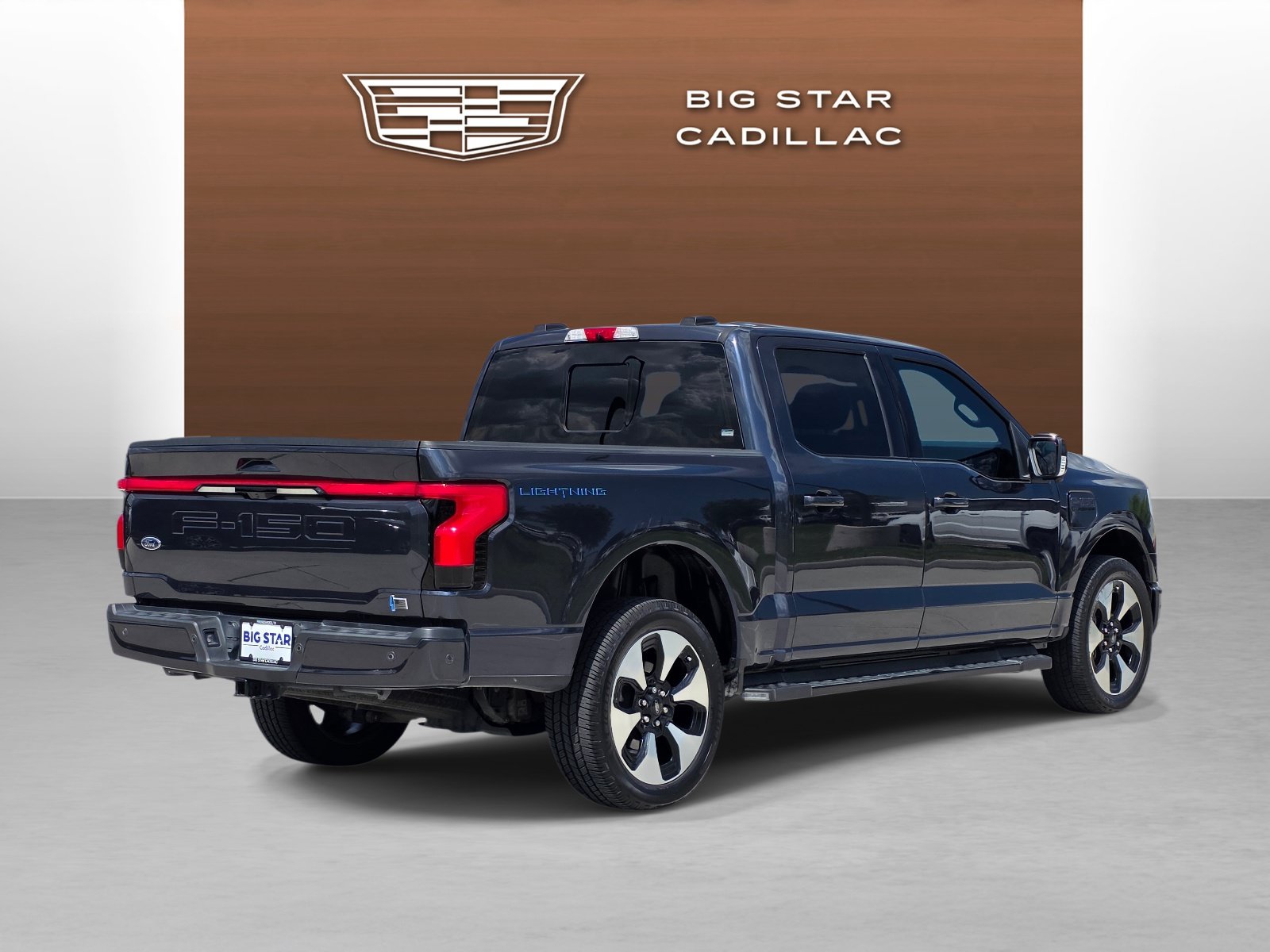 Used 2022 Ford F150 Lightning Platinum AWD/4WD image 5