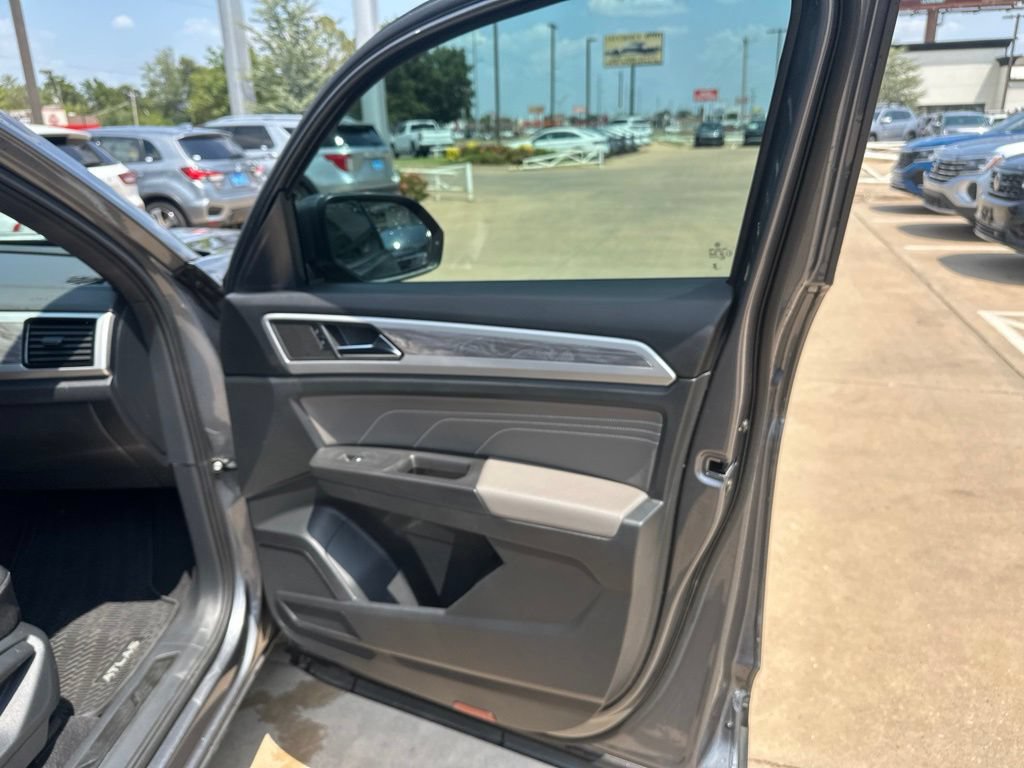 Used 2023 Volkswagen Atlas Cross Sport SE AWD/4WD image 24