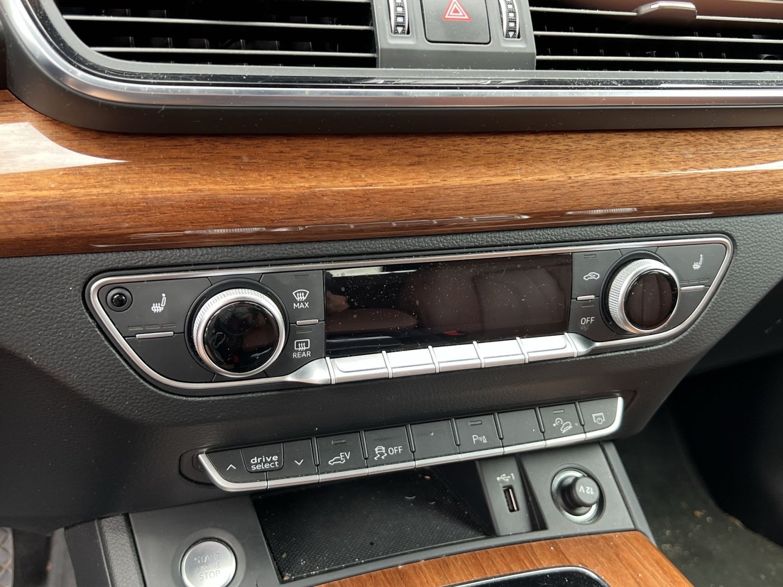 Used 2021 Audi Q5 e Premium w/ Convenience Package AWD/4WD image 18