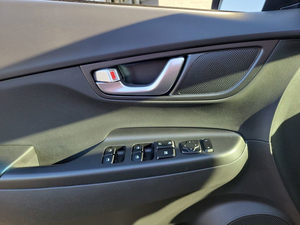 Used 2022 Hyundai Kona SEL w/ Convenience Package image 18