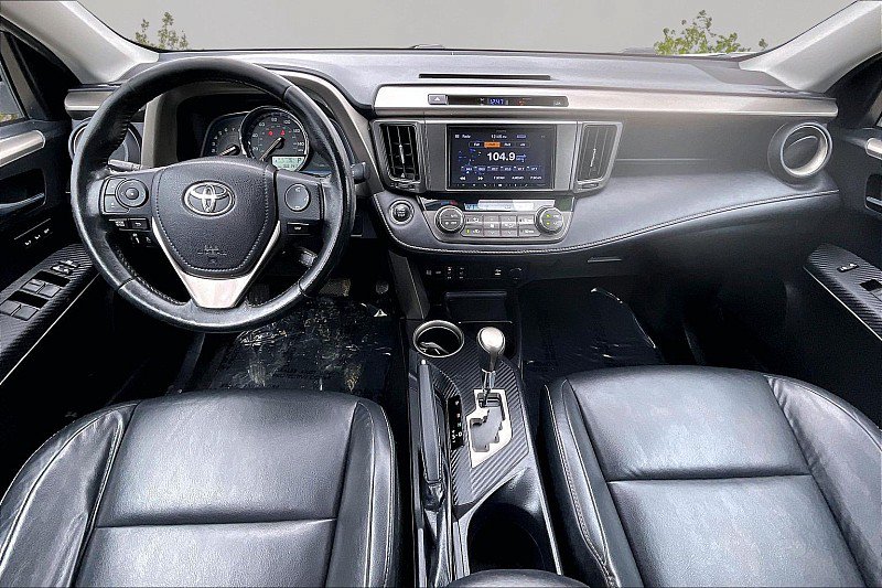 Used 2015 Toyota RAV4 Limited w/ Technology Package AWD/4WD image 8