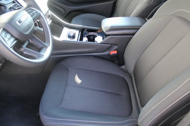 Used 2023 Jeep Grand Cherokee L Laredo image 8