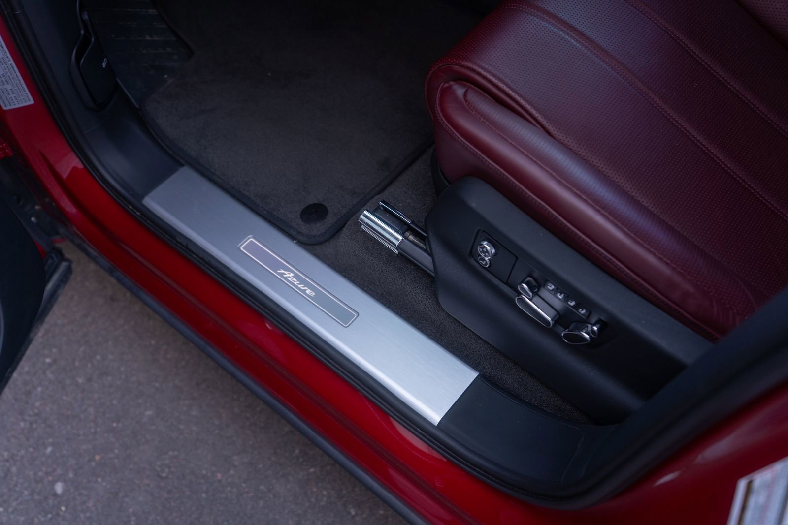 Certified 2024 Bentley Bentayga Extended Wheelbase image 23