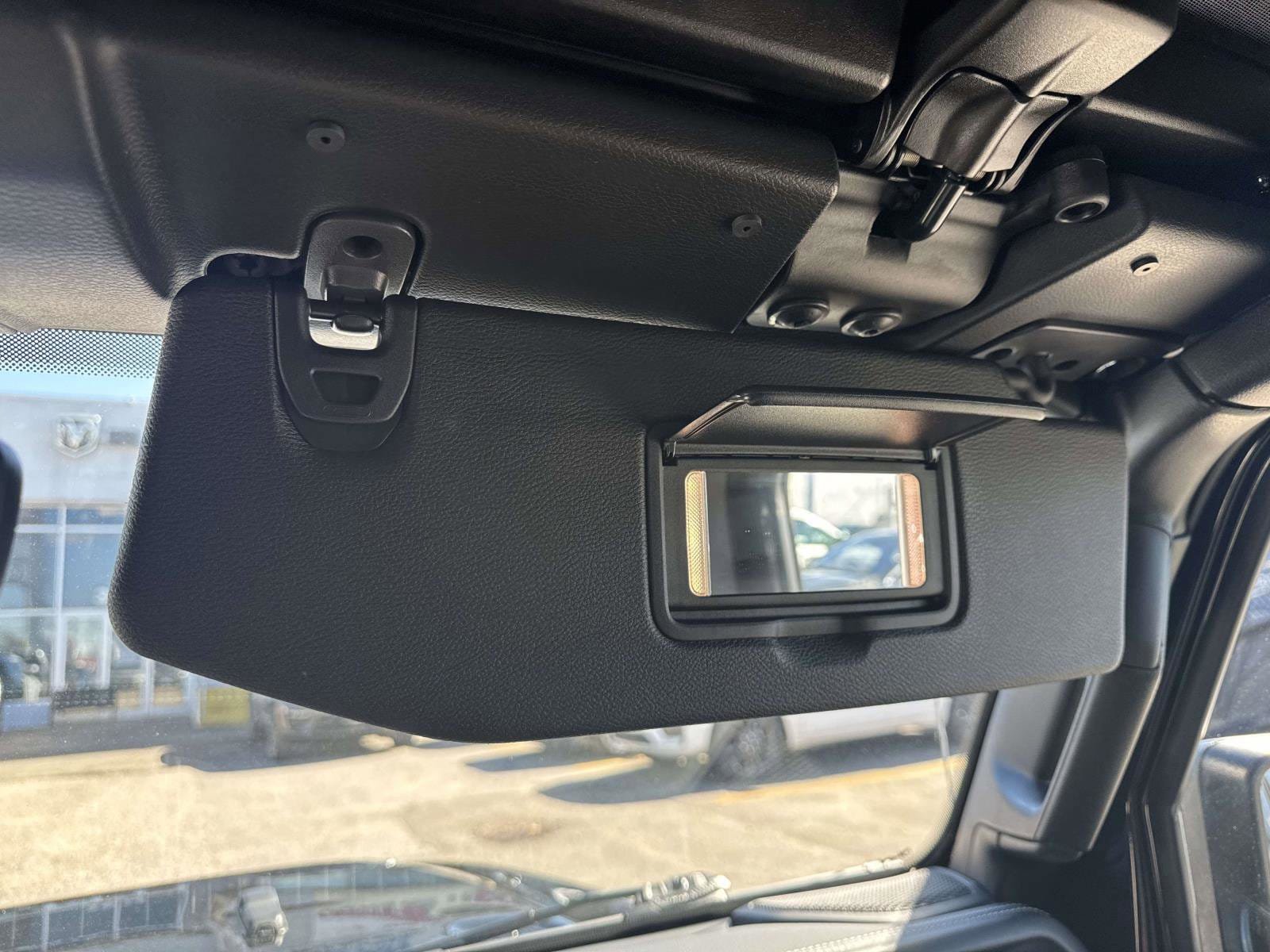 Used 2022 Jeep Wrangler Unlimited Sahara w/ LED Lighting Group AWD/4WD image 29