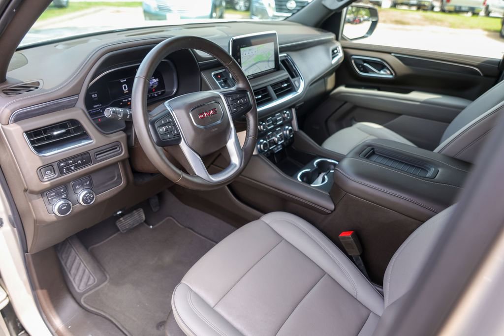 Used 2023 GMC Yukon SLT w/ SLT Premium Package AWD/4WD image 10