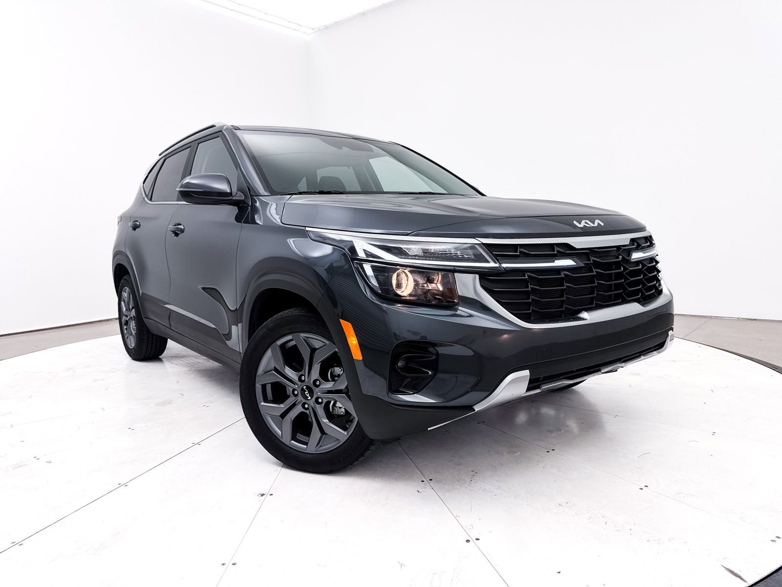 Certified 2024 Kia Seltos S image 1