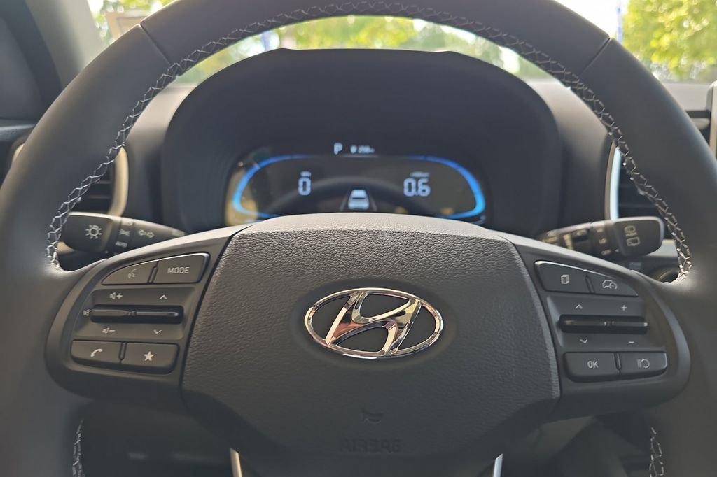 New 2025 Hyundai Venue SEL image 21